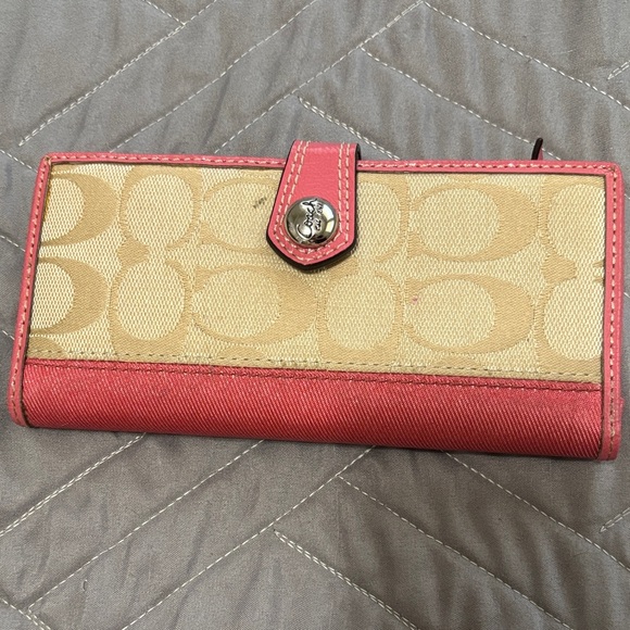 Coach Beige and Pink Signature Wallet - Picture 1 of 3